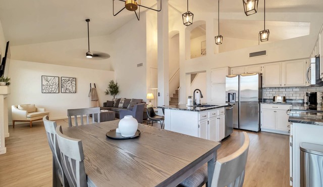 Private Heated Pool, Dogs OK, Garage Parking, Near Golf, Hiking, Shops/Dining + FREE GOLF!