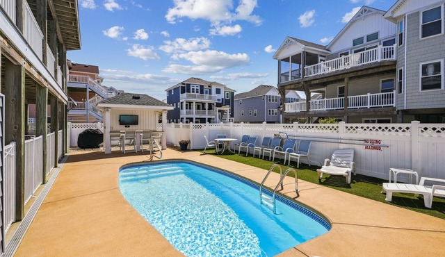 Private heated Pool, Elevator, HotTub, Pets, Pool Table