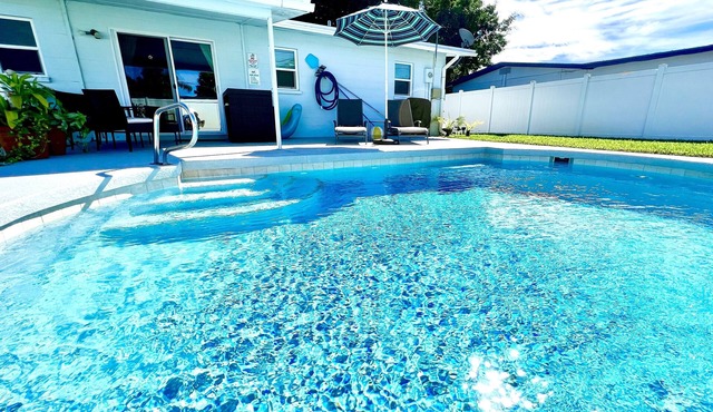 Private Heated Pool House 6 miles from the Beach