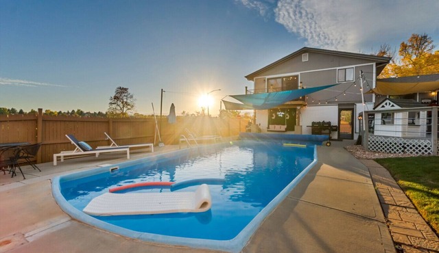 Private Heated Pool, Luxury Lakeview Home Near Near Denver, Walkable Lake, Dog OK