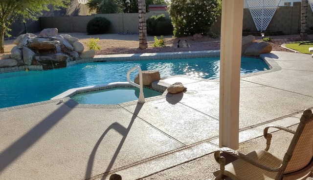 Private Heated Pool & Spa - Putting Green - Huge Back Yard - Great Location