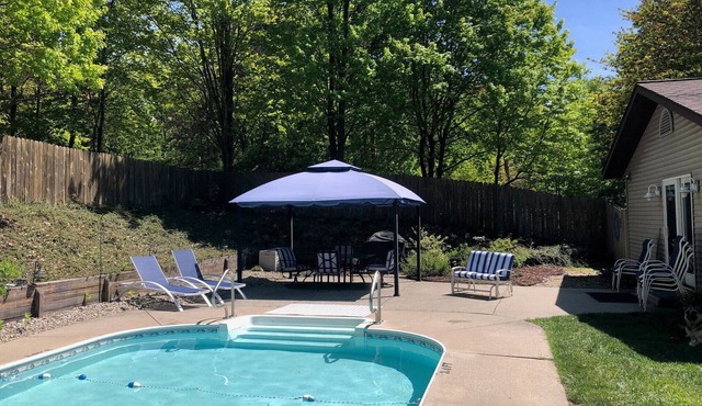 Private Heated Pool, close to Lake Michigan beaches.