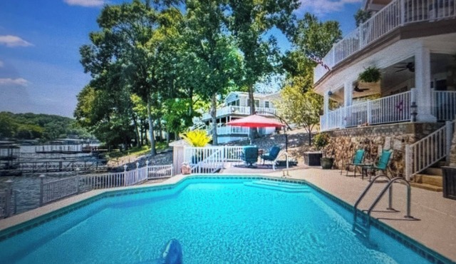PRIVATE HEATED POOL MAY 1 - OCT 1 + PRIVATE 2 WELL DOCK