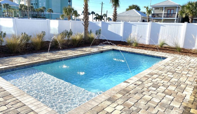Private heated pool! High speed internet -beach chair service included