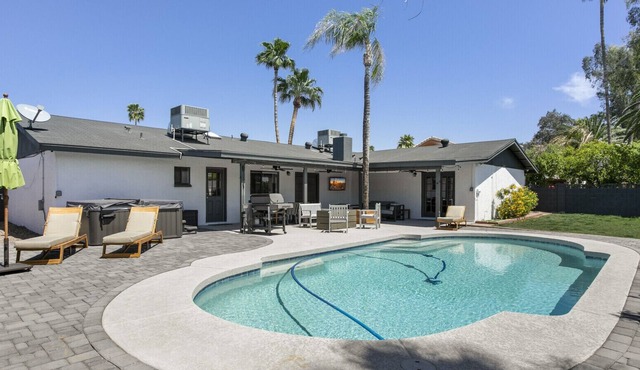 *Private Heated Pool & Hot Tub* Minutes to Kierland & Scottsdale Quarter