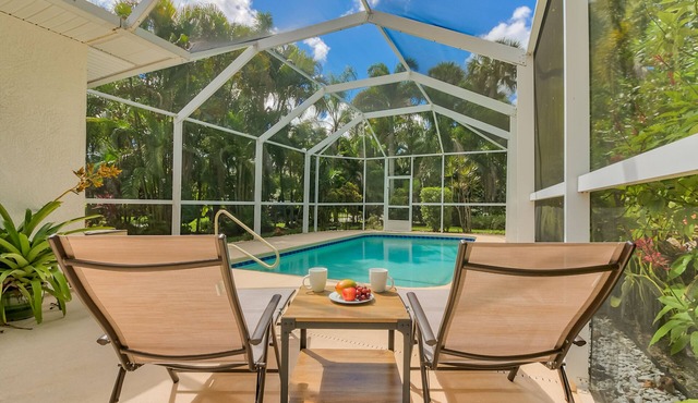 Private Heated Pool & Beach House: 3 King Beds , TVs throughout, 1000mbps WiFi