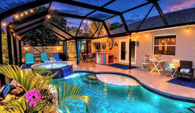 Private Heated Pool & HotTub Oasis. Tiki Bar.Quiet Neighborhood.5 Miles to Beach