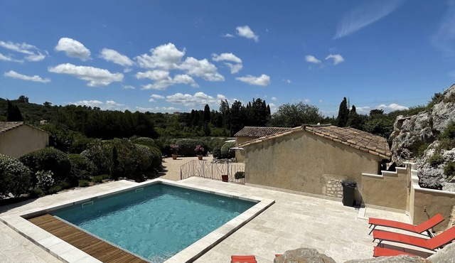 Private heated pool villa in the Alpilles