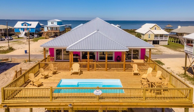 Private Heated Saltwater Pool! Beach Volleyball Pit! - This is Heaven