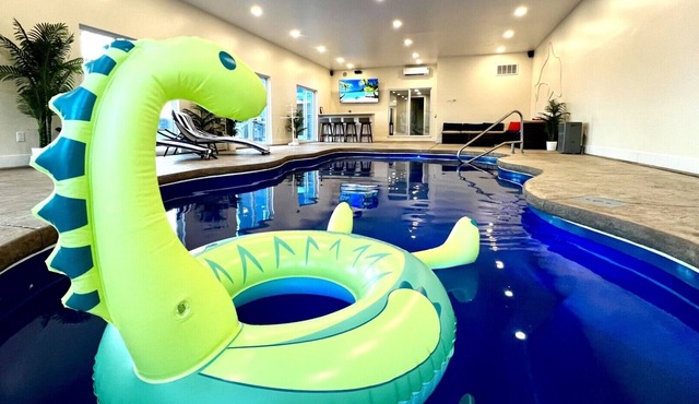 Private Heated Indoor Pool + No Neighbors + Ski Shawnee/Camelback