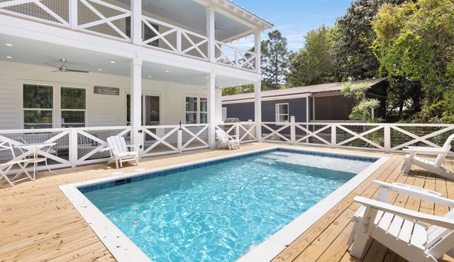 Private Heated Pool, 6-Seater Golf Cart, Large Living Areas