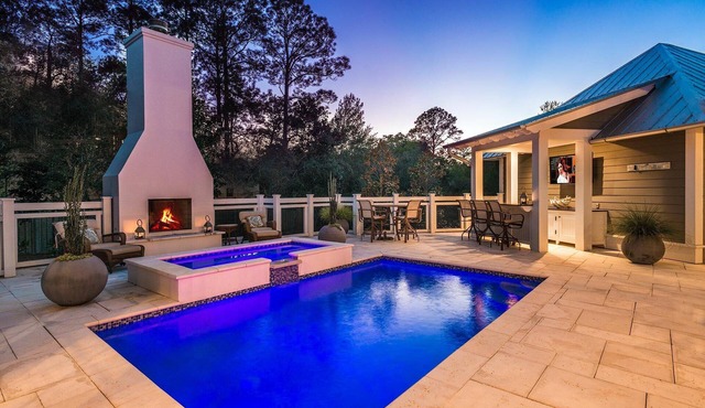 Private Heated Pool and Sitting Spa! Fantastic Amenities!