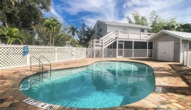 Private Hideaway in Pine Island community Pool and Marina a few steps away.