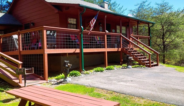 Private Hideaway near Pigeon Forge; Convenient to Attractions; Five-Star Reviews