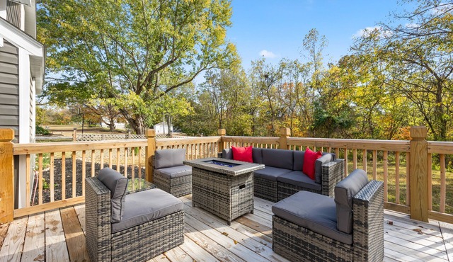 Private Hideout Surrounded by nature! Just miles from local Vineyards!