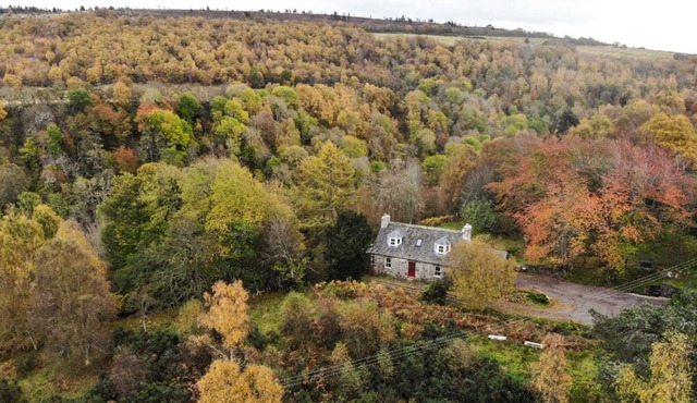 Private highland home, recently refubished. Six miles away from Loch Ness.