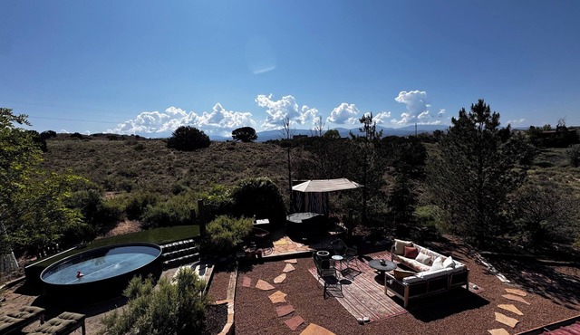 Private Hiking, 6-Acre Sanctuary, Dog friendly, Hot Tub, Fireplaces, Pool