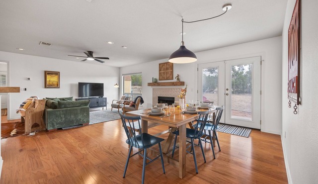 🌿 Private Hill Country Retreat with Fenced Yard + Fire Pit | Pet Friendly | Heritage House 🌄