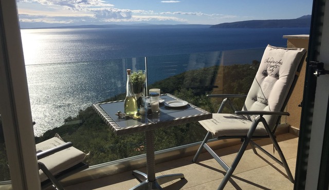 Private hillside location ★ with special views, ideal for couples