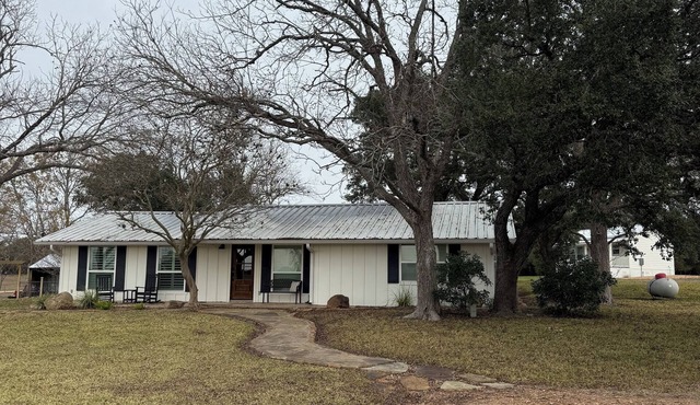 Private Hilltop Estate Near Round Top - Main House, Guest House & Barn