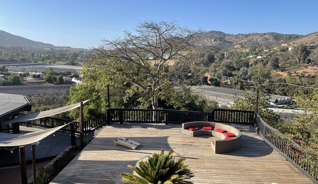 Private Hilltop Farmhouse spacious & fast access to San Diego County Attractions