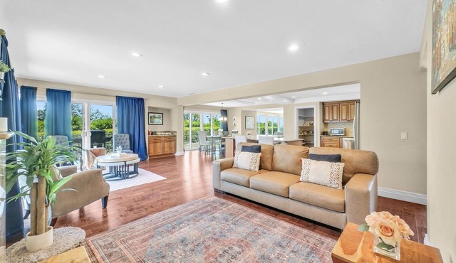 Private Hilltop Retreat · 180° City Light Views