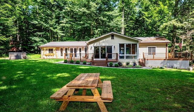 Private Hilltop Retreat | Hot Tub & 15 Min to Nashville3BR, 3.5 BA