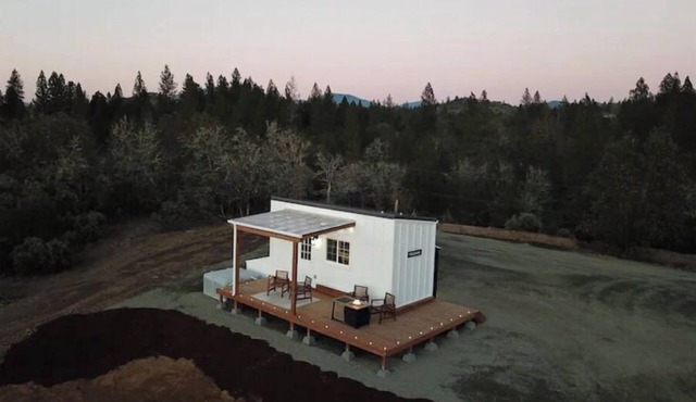 Private Hilltop Tiny Home with Hot Tub & Fire Pit!