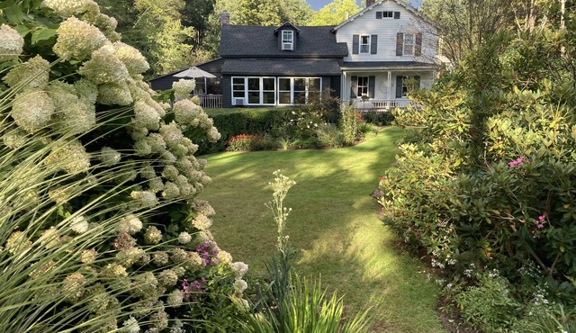 Private Historic Retreat Waterfall Gardens