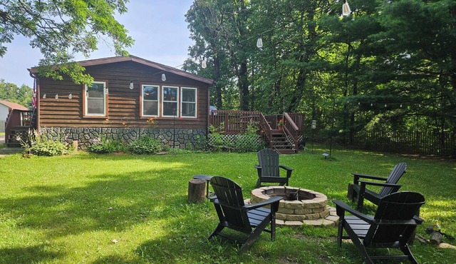 Private Home,1+acre,closetoWIDells&CastleRockLak,YardGames,Firepit&FREE FIREWOOD