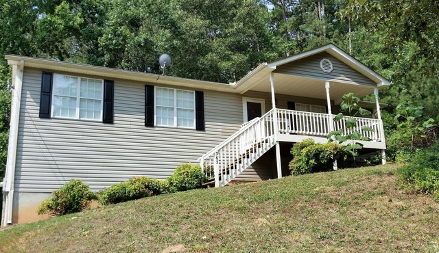 Private Home, 12.8 miles from LAKEPOINT Sports Complex, Sleeps 8!