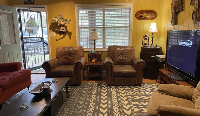 Private home 35 minutes from OleMiss Oxford-sleeps 1-16. Quiet getaway