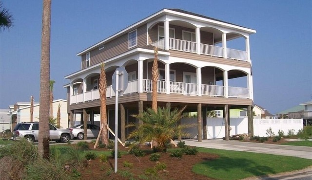 Private Home 5 Bedrooms. Private Pool