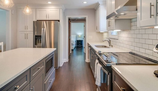 Private Home 6miles to downtown 4 miles to airport