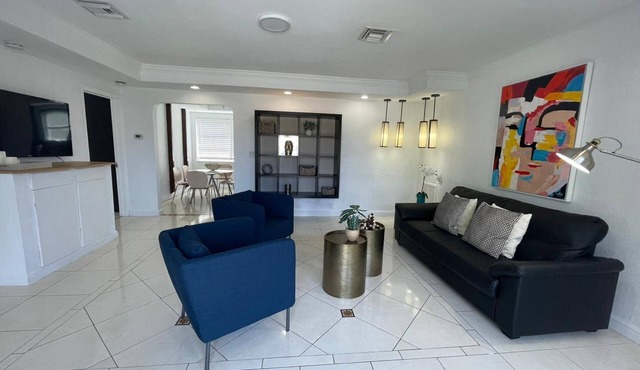 Private Home Close to Hollywood Beach