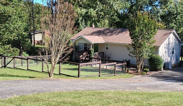 Private home convenient to nWNC AgCntr,Airprt,DT AVL,waterfalls,hiking & more