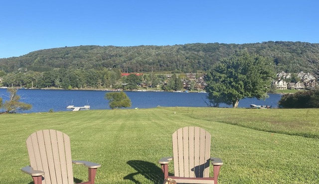 Private Home, Dock, Hot Tub, Lakefront, Large yard