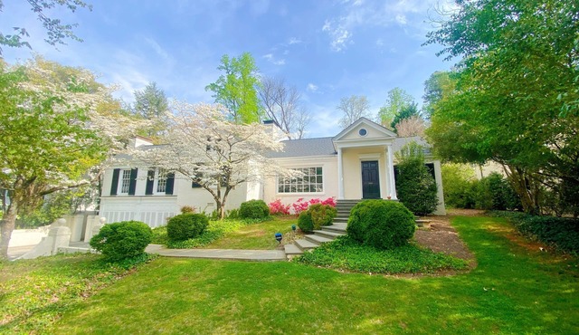 Private Home for Rent in Irving Park - Golf Course Views