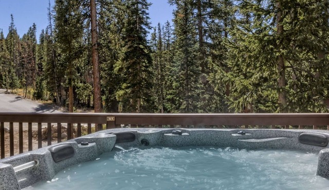 Private Home, Hot Tub, Views | 2-Min to Town | Dog-Friendly | Pool Table | Garage | Weekly Discounts