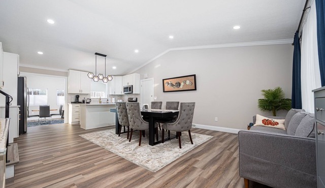 Private home in Columbus Ideal for large families, corporate getaways sleep 10.n