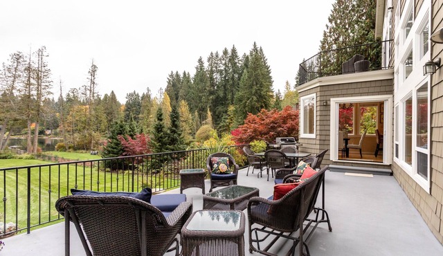 Private Home in Wine Country, Quiet, Close to Amenities, on the Lake!