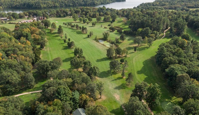 Private home on 18th hole of Beautiful Butternut Hills. 25 Minutes to Hayward!