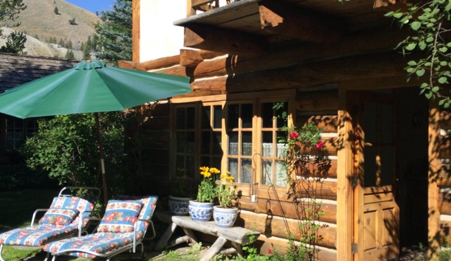 Private home on the river with hot spring. World class fishing biking hiking