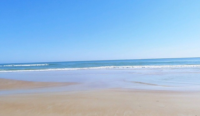 PRIVATE HOME Private pool, steps to the BEACH