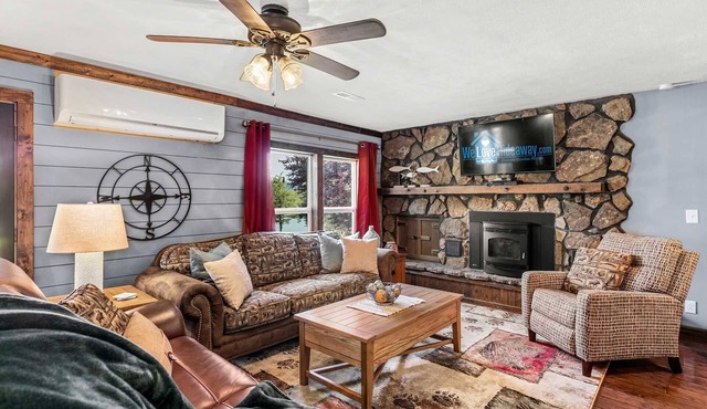 Private Home Right on the Lake! Bring Your Boat, Pool, and Amazing Views