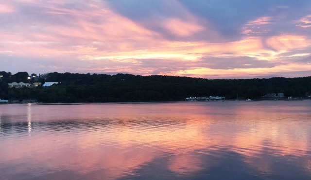 Private home situated along the Thames River in Southeastern CT. Sleeps 12 +pets