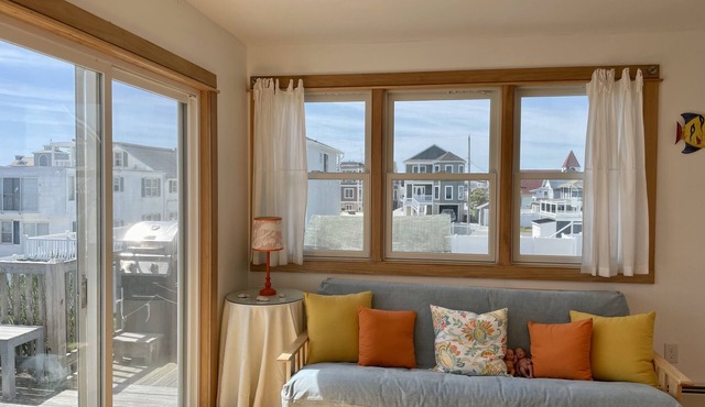 Private Home Steps from the Beach with large backyard!