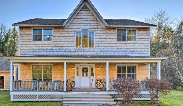Private Home w/Hot Tub Near Jay Peak Slopes