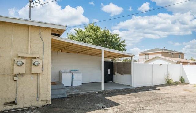 Private Home w/ King Bed - 15 Mins to Disney