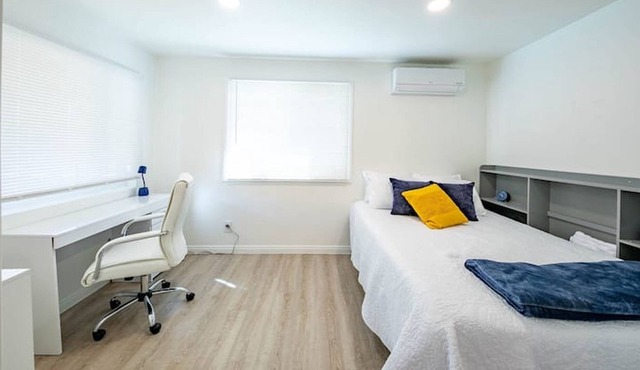 Private Home w/ Laundry + Disney 10 mins